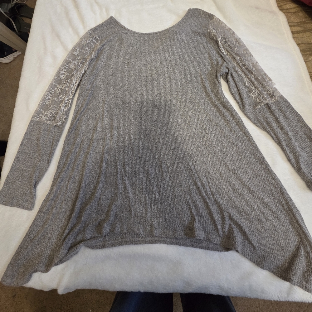 Premise Gray Knit Long-Sleeve Top with Lace Sleeve Panels